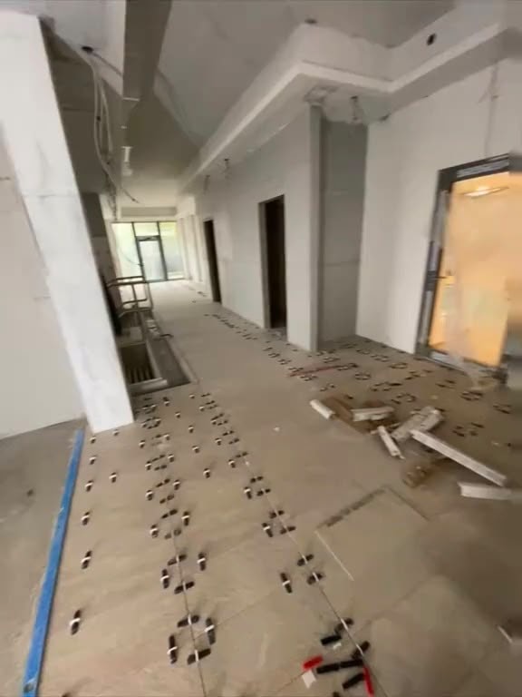 Fliesenverlegung Gewerbeflur Nivelliersystem Ansicht 2