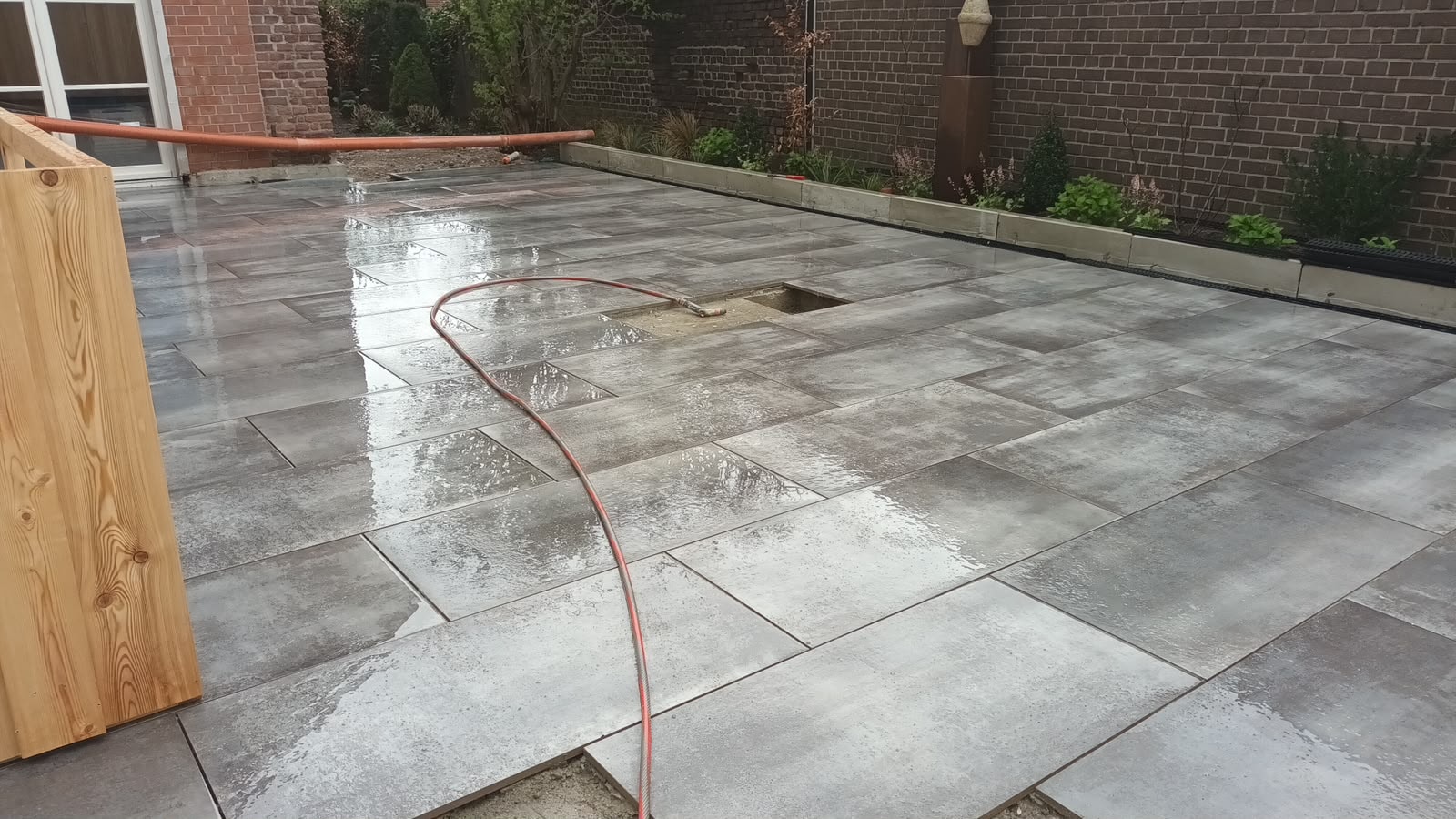 Terrassenfläche gewässert