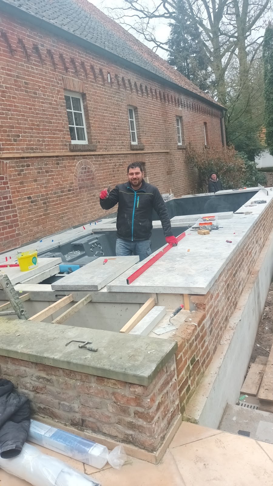 Poolumrandung Fertigstellung